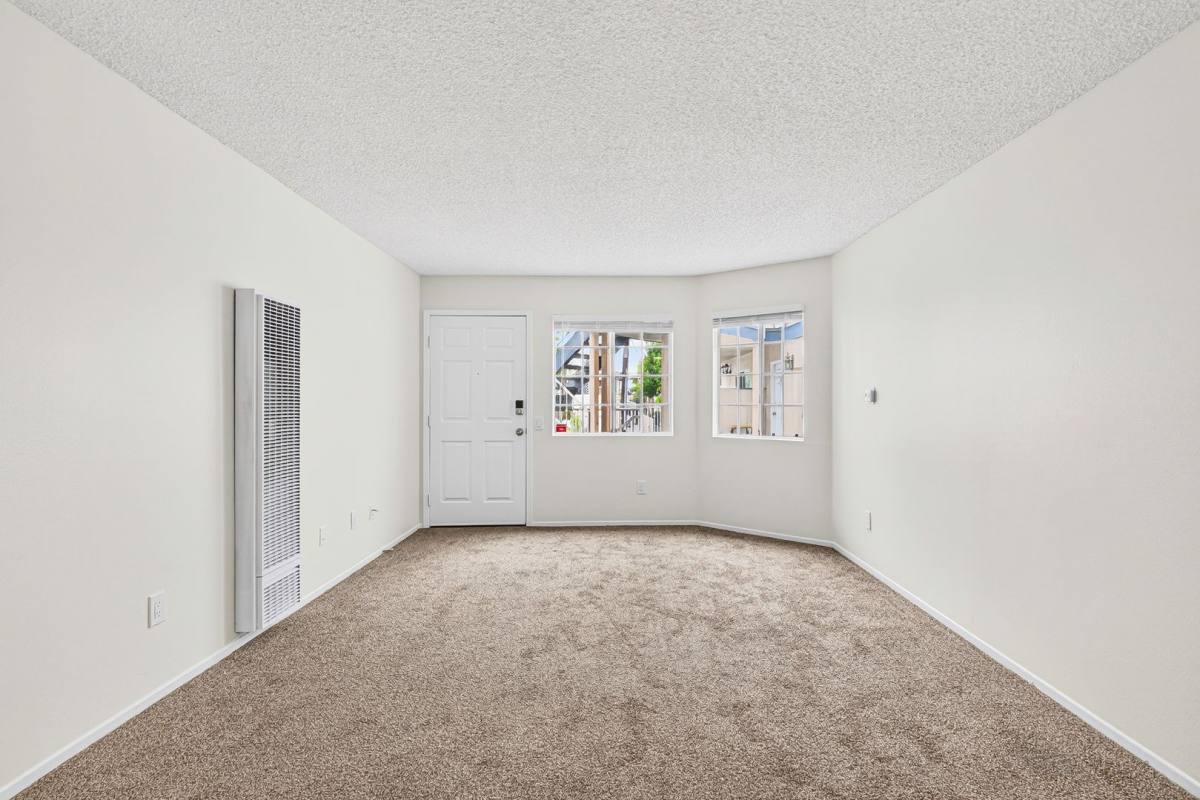 Apartment for rent at 1075 Loma Ave, Long Beach, CA 90804