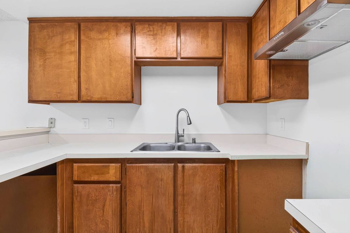 Apartment for rent at 1075 Loma Ave, Long Beach, CA 90804