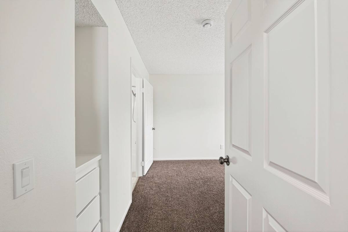 Apartment for rent at 1075 Loma Ave, Long Beach, CA 90804