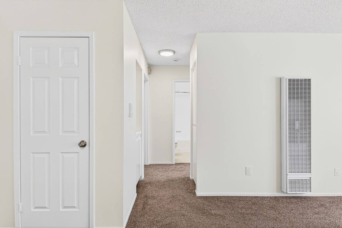 Apartment for rent at 1075 Loma Ave, Long Beach, CA 90804