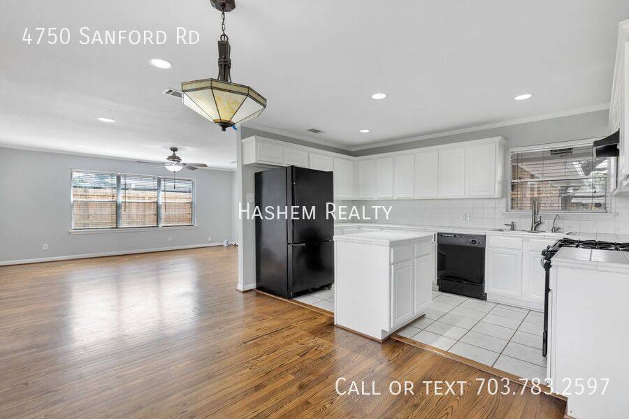 House for rent at 4750 Sanford Rd, Houston, TX 77035