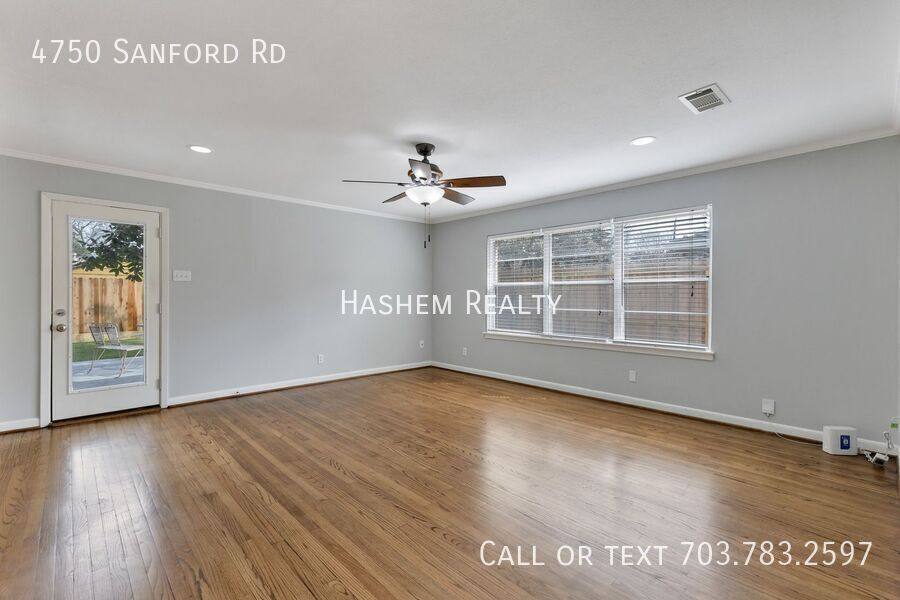 House for rent at 4750 Sanford Rd, Houston, TX 77035
