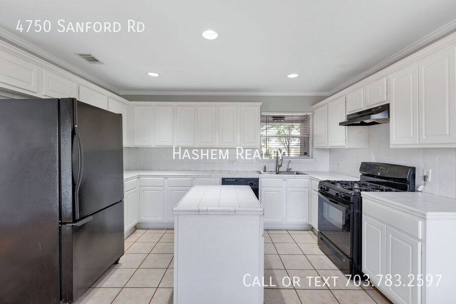 House for rent at 4750 Sanford Rd, Houston, TX 77035