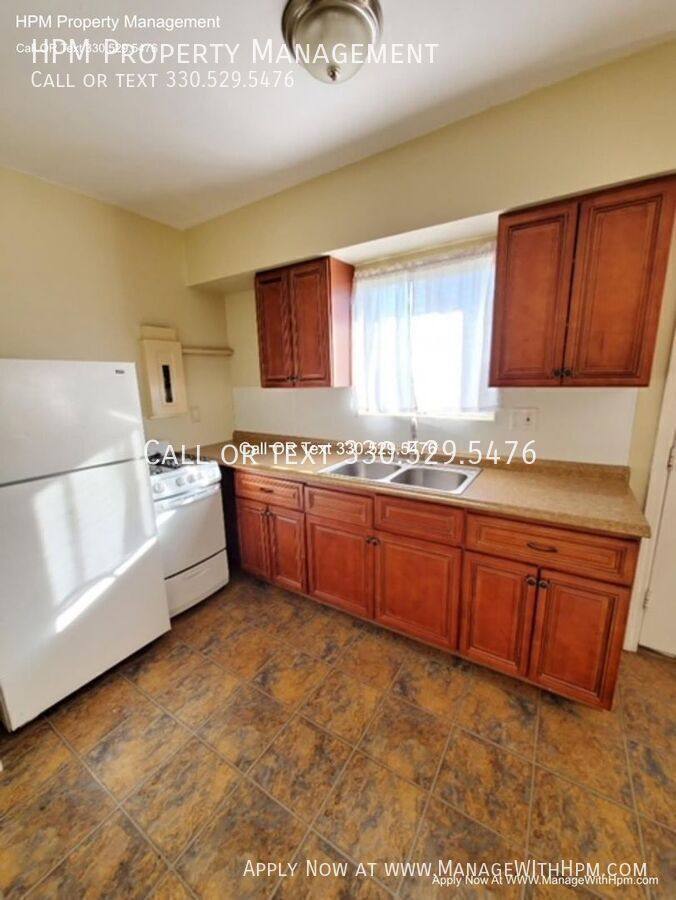 Apartment for rent at 2381 Newton St, Akron, OH 44305