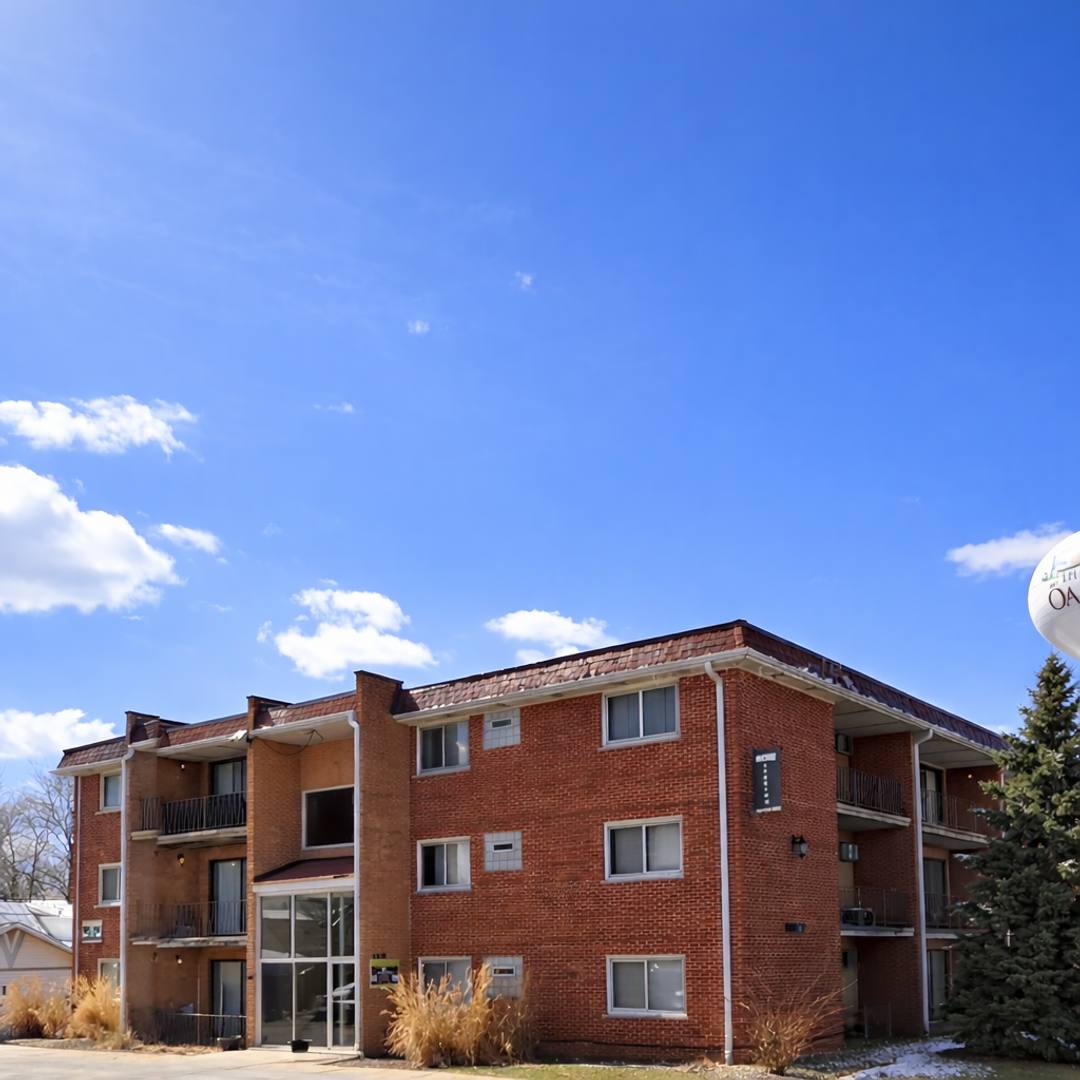 Apartment for rent at 6819 W 95th St, Oak Lawn, IL 60453