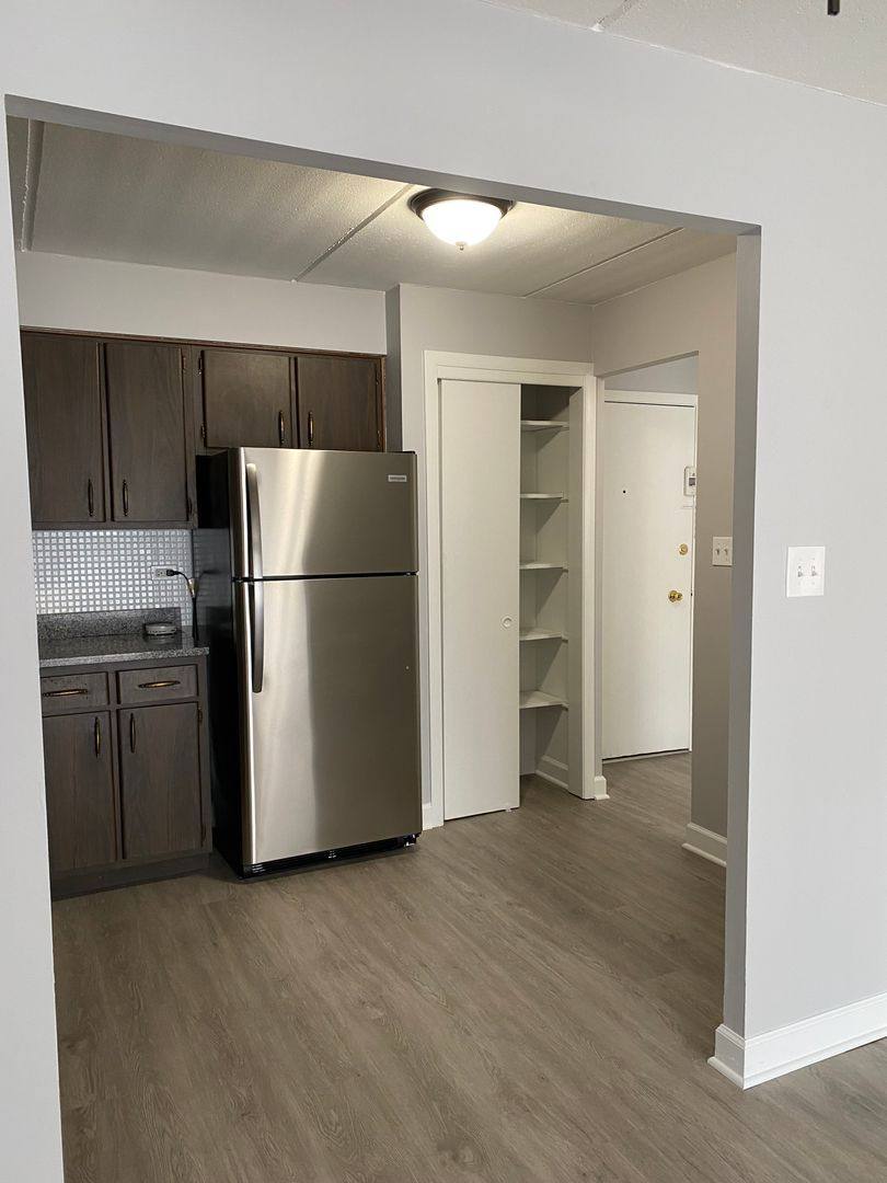 Apartment for rent at 6819 W 95th St, Oak Lawn, IL 60453