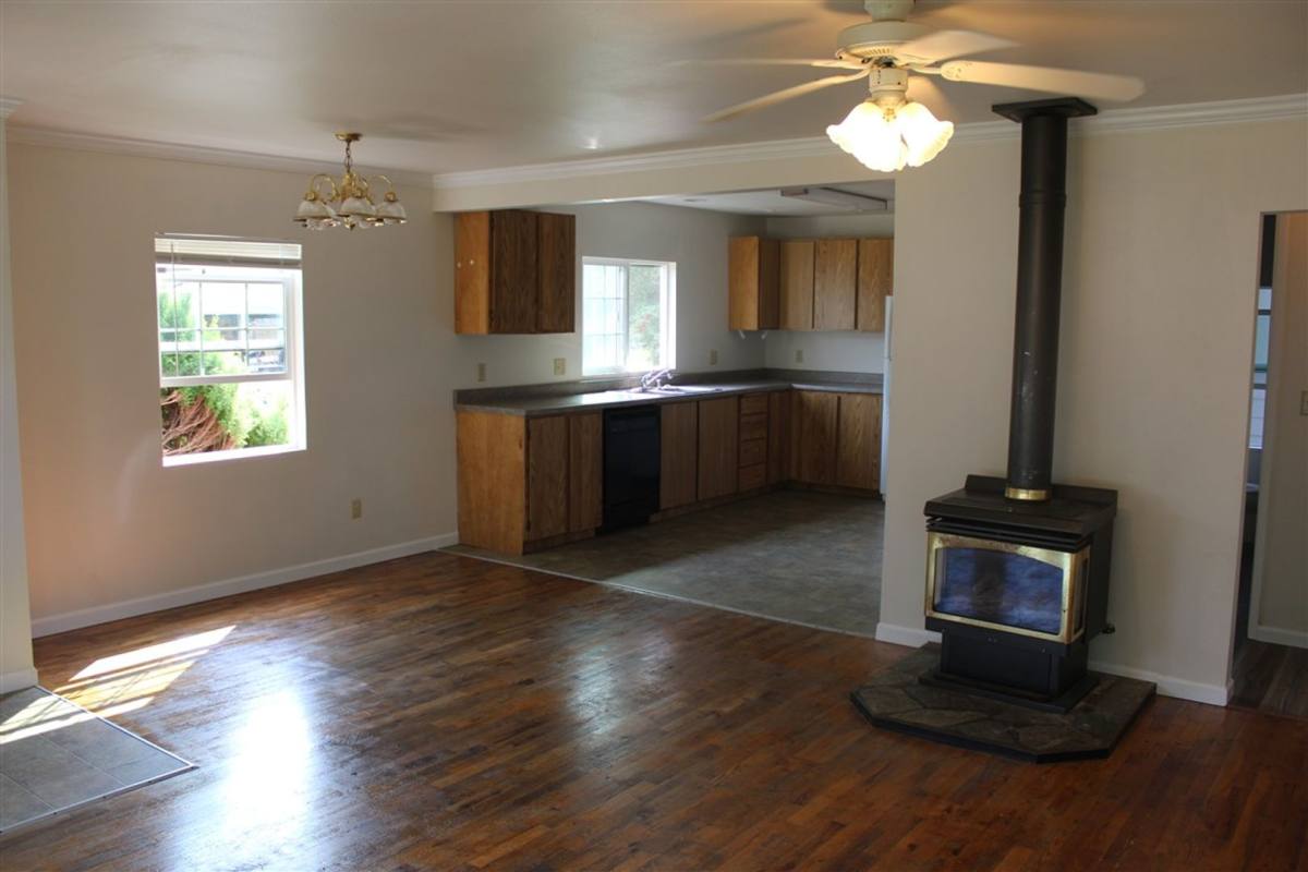 House for rent at 945 Fidalgo St, Sedro Woolley, WA 98284