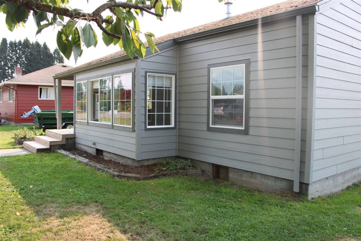 House for rent at 945 Fidalgo St, Sedro Woolley, WA 98284