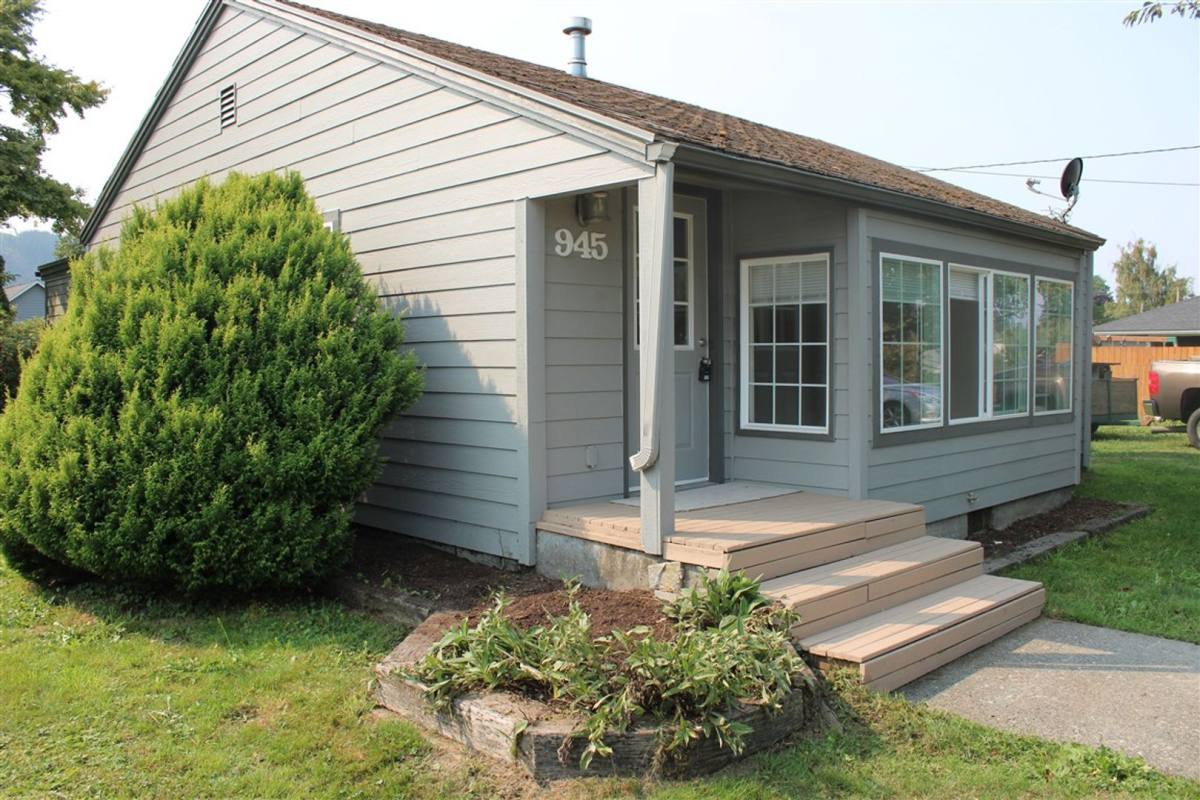 House for rent at 945 Fidalgo St, Sedro Woolley, WA 98284