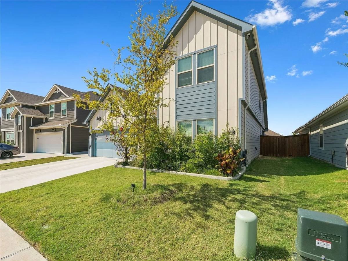 House for rent at 11321 Pecan Creek Dr, Aubrey, TX 76227