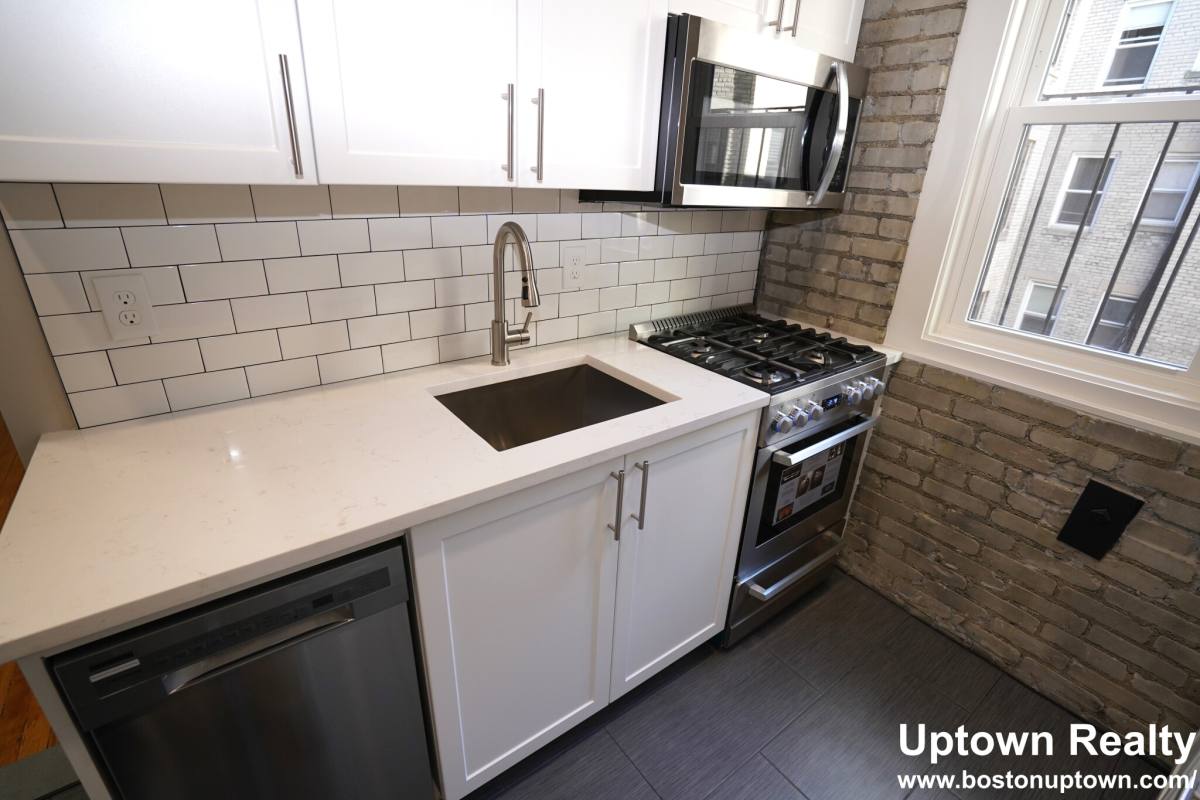 Apartment for rent at 1140 Commonwealth Ave #17, Allston, MA 02134