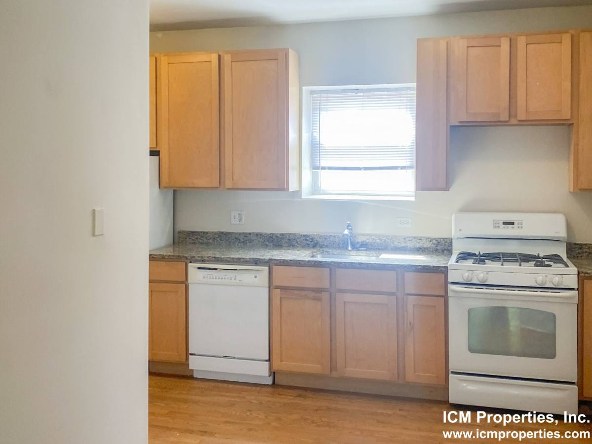 Apartment for rent at 3912 N Pine Grove #1E, Chicago, IL 60613