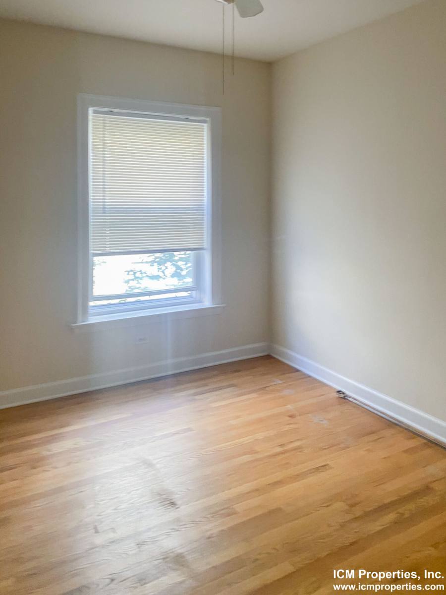 Apartment for rent at 3912 N Pine Grove #1E, Chicago, IL 60613
