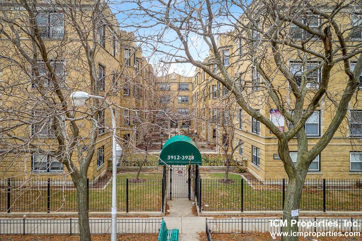 Apartment for rent at 3912 N Pine Grove #1E, Chicago, IL 60613