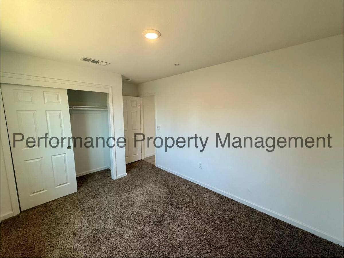 Apartment for rent at 1417 Oregon St, Bakersfield, CA 93305