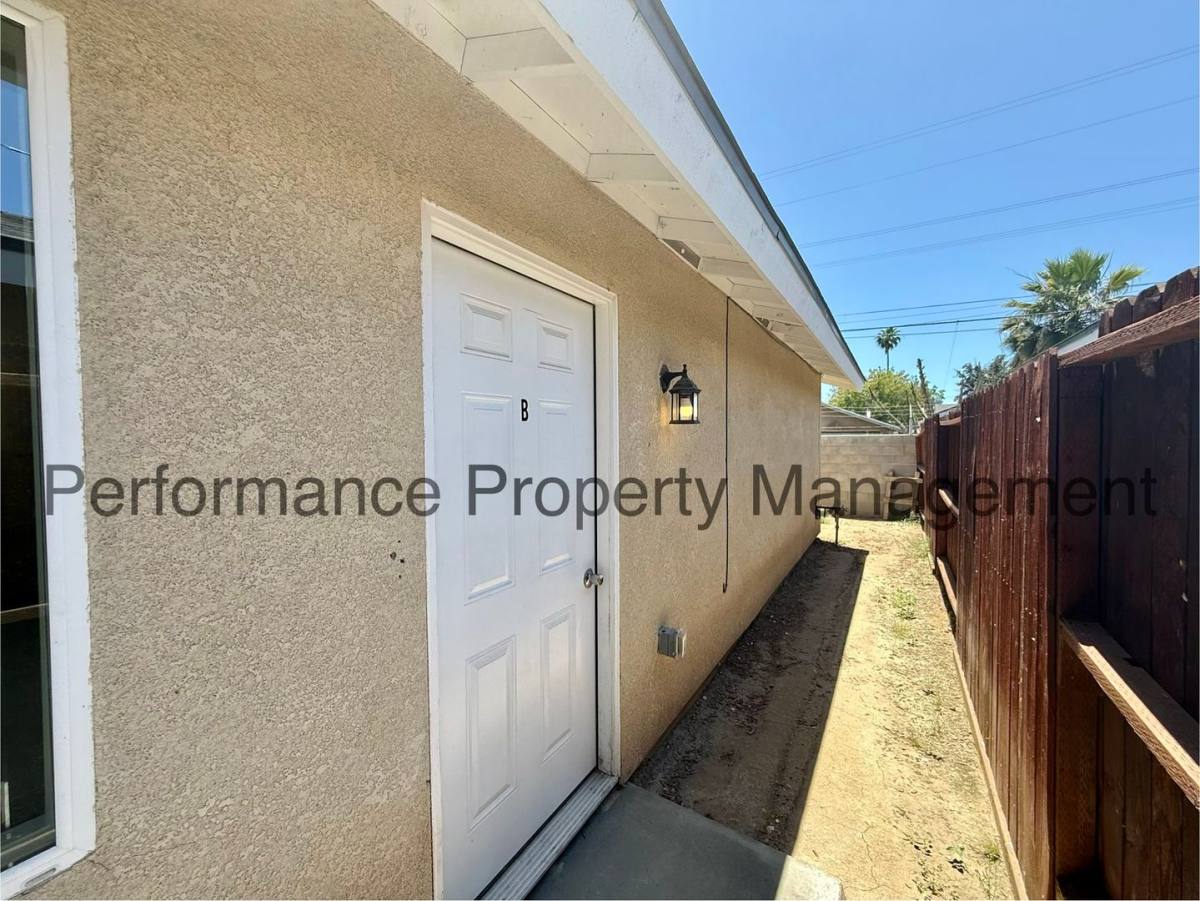 Apartment for rent at 1417 Oregon St, Bakersfield, CA 93305