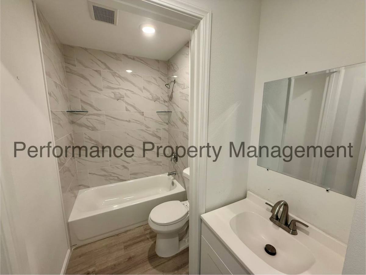 Apartment for rent at 1417 Oregon St, Bakersfield, CA 93305