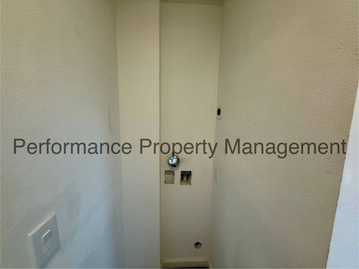 Apartment for rent at 1417 Oregon St, Bakersfield, CA 93305