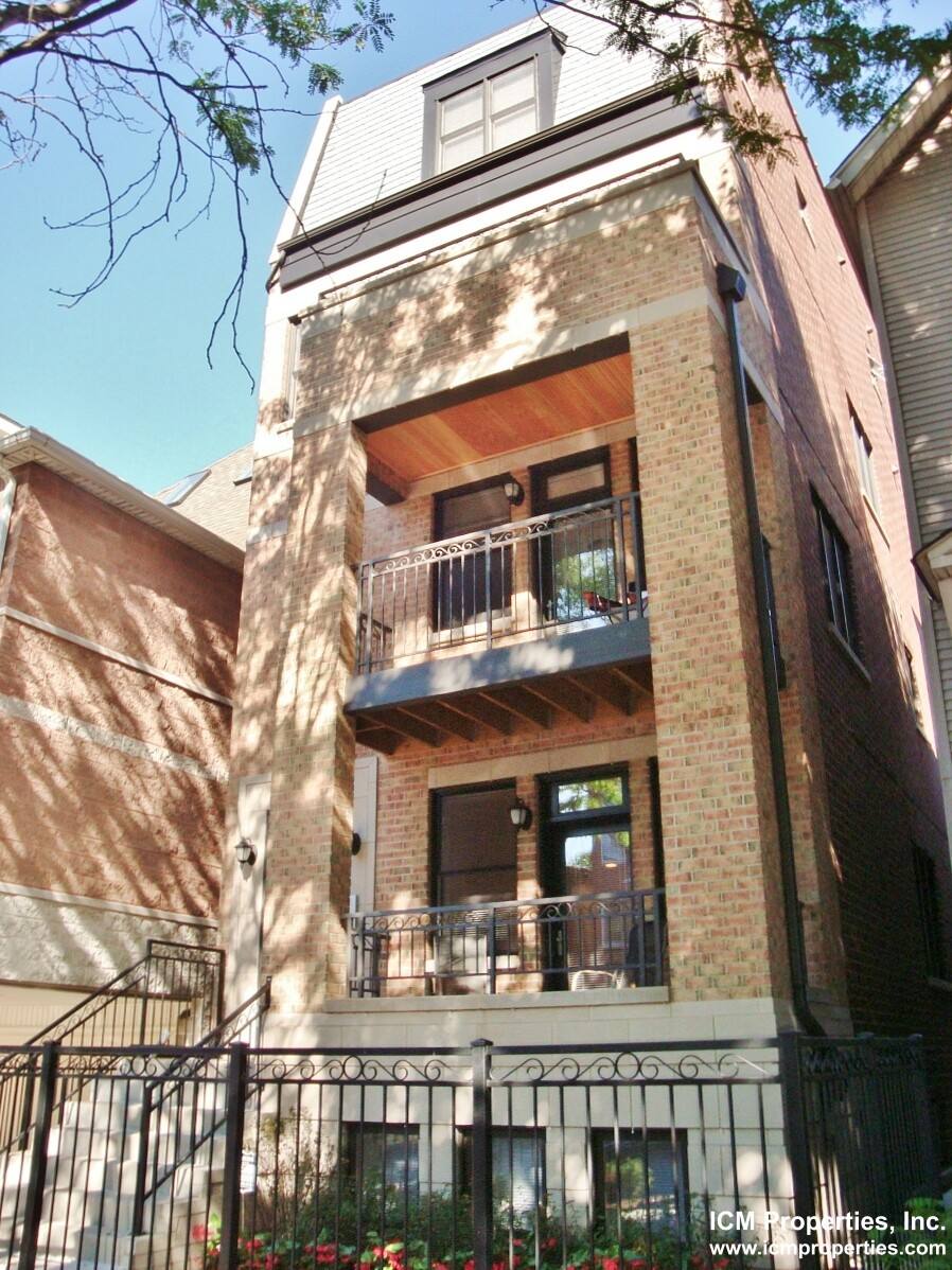 Apartment for rent at 2847 N Southport Ave #2, Chicago, IL 60657