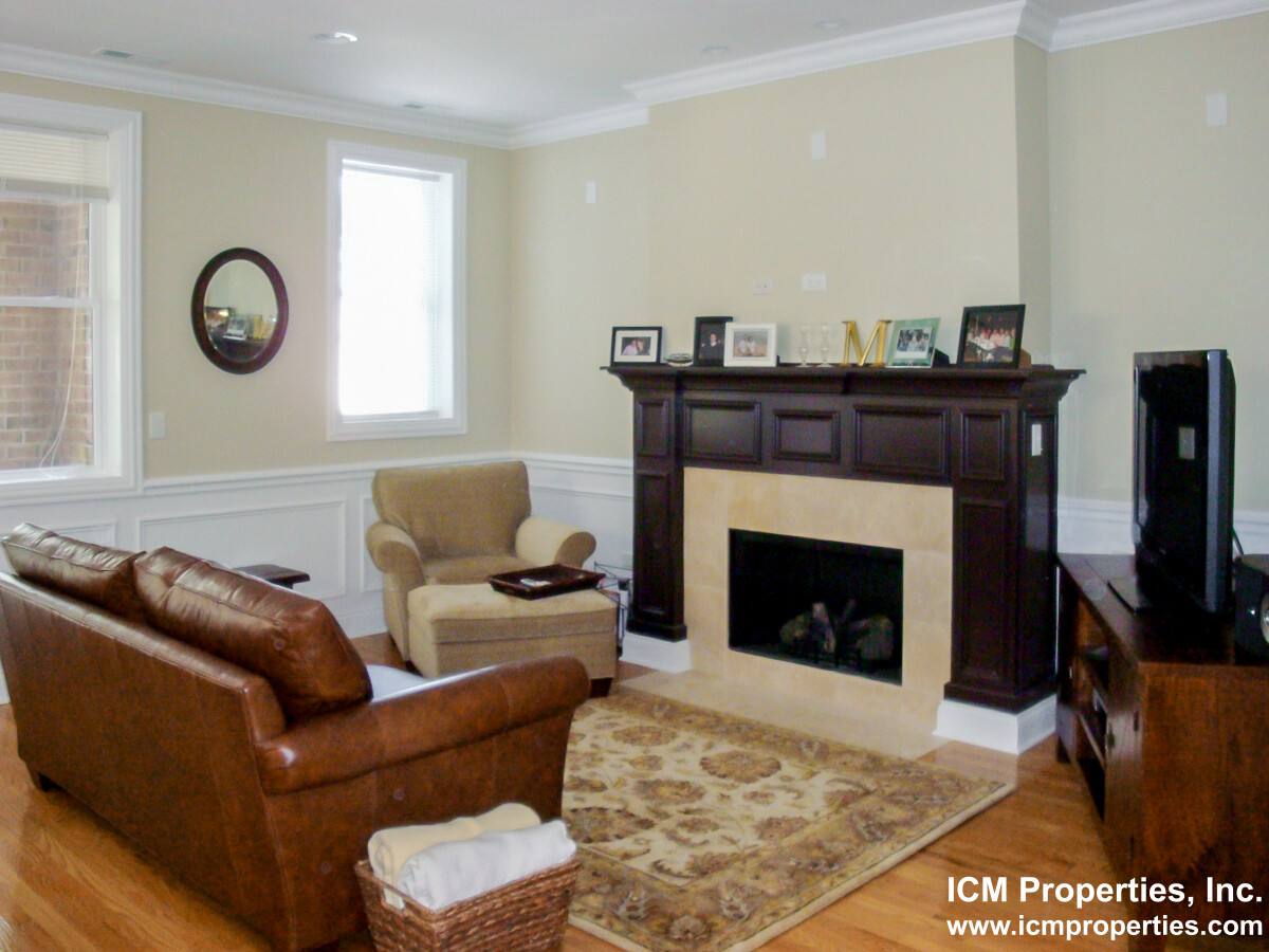 Apartment for rent at 2847 N Southport Ave #2, Chicago, IL 60657