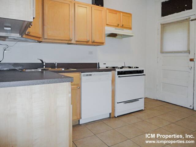 Apartment for rent at 1916 W Winona St #1, Chicago, IL 60640