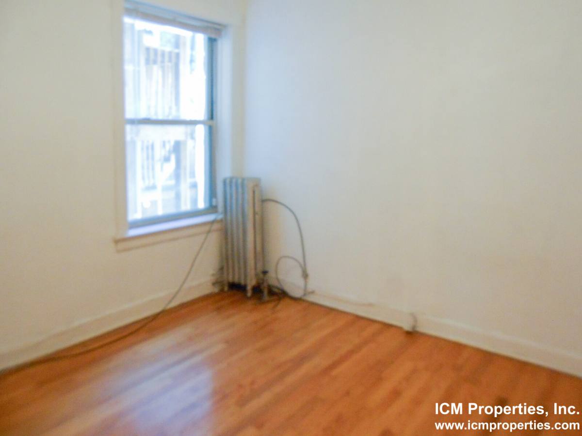 Apartment for rent at 1916 W Winona St #1, Chicago, IL 60640