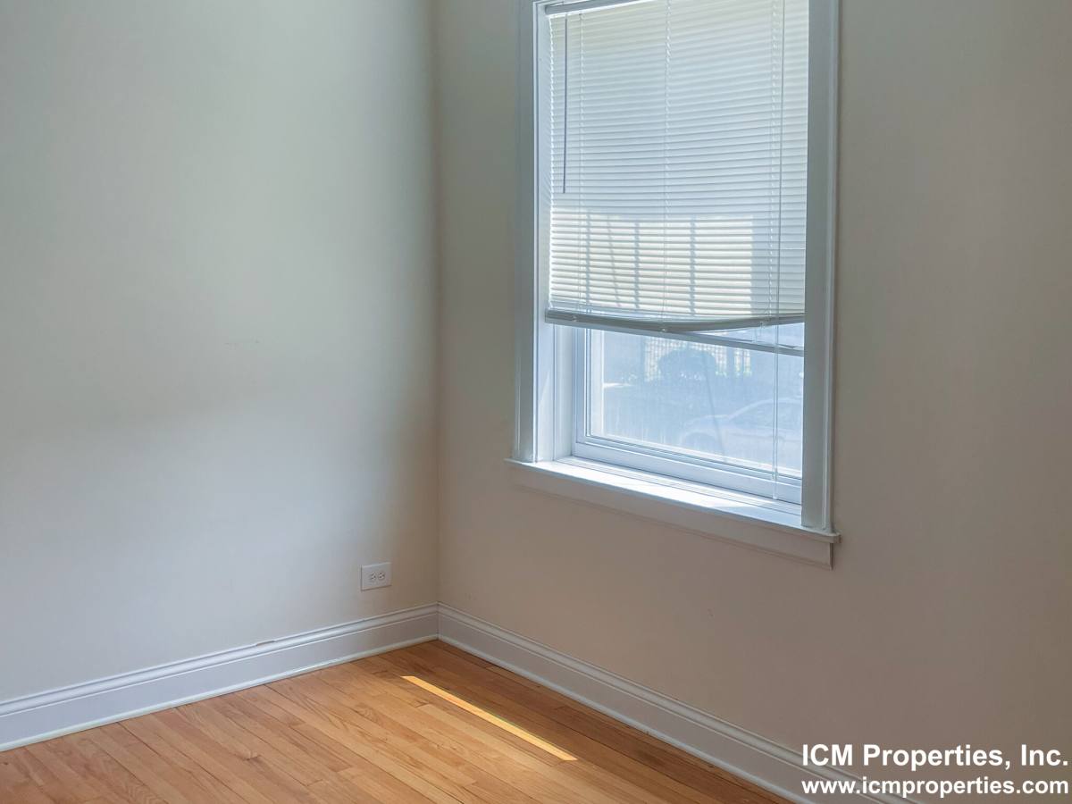 Apartment for rent at 2200 W Foster Ave #1, Chicago, IL 60625