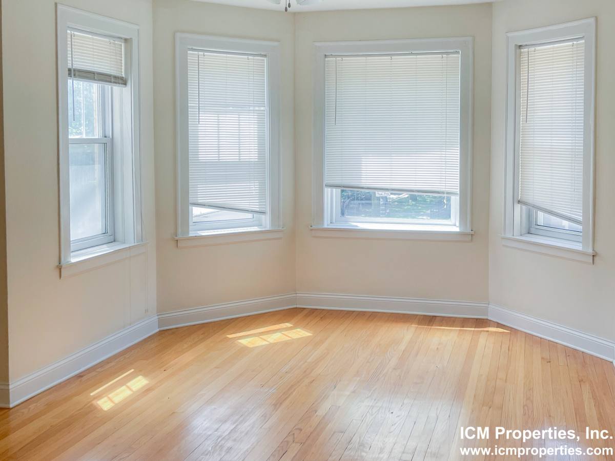 Apartment for rent at 2200 W Foster Ave #1, Chicago, IL 60625