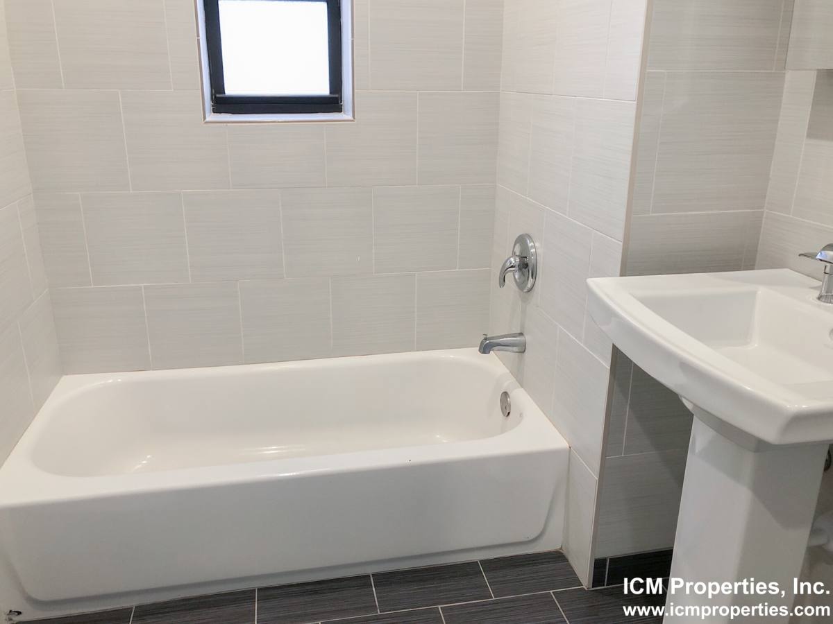 Apartment for rent at 2315 N Southport Ave #3F, Chicago, IL 60614
