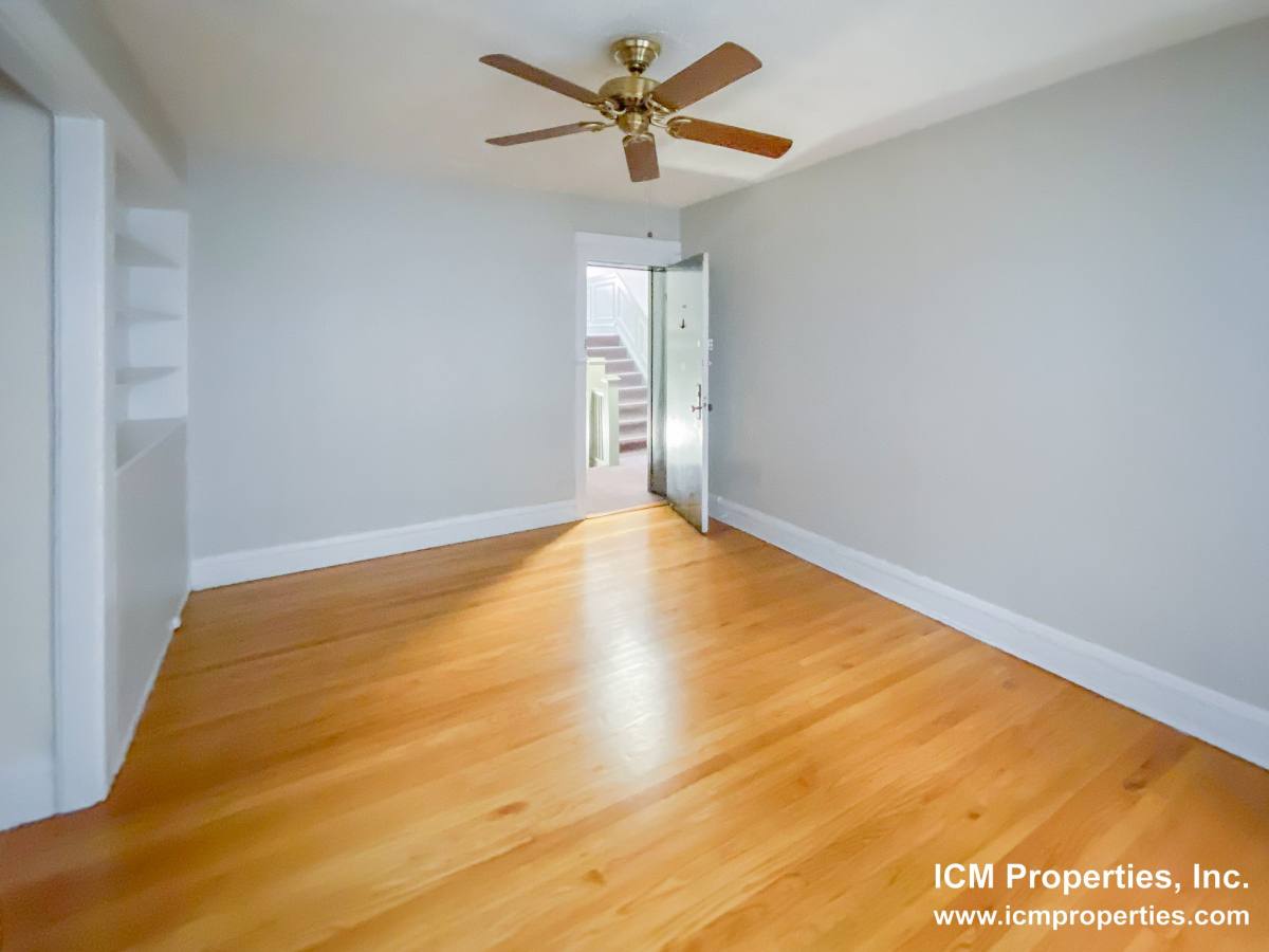 Apartment for rent at 512 W Cornelia Ave #104, Chicago, IL 60657