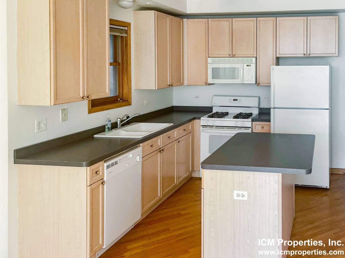Apartment for rent at 2714 N Wayne Ave #2, Chicago, IL 60614
