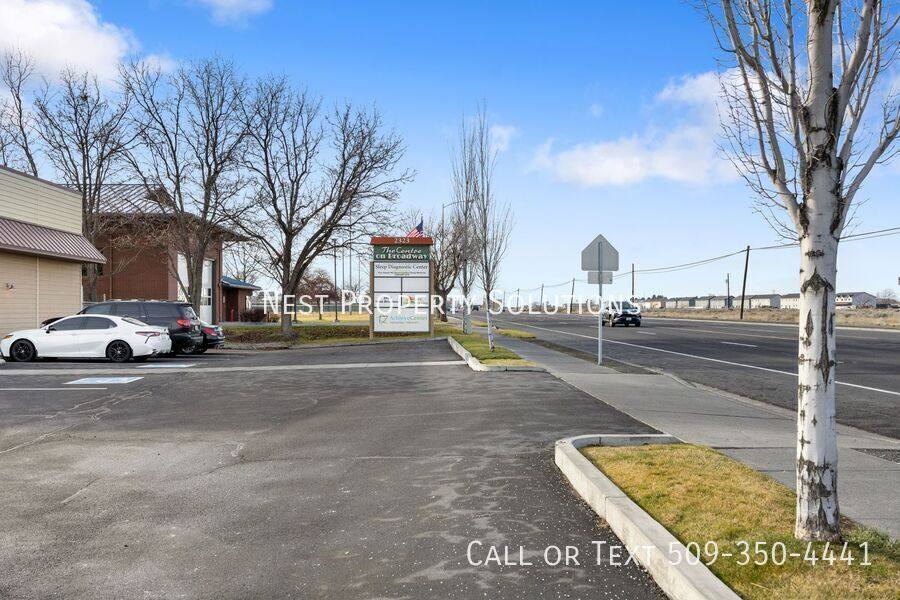 Apartment for rent at 2323 W Broadway Ave #1, Moses Lake, WA 98837