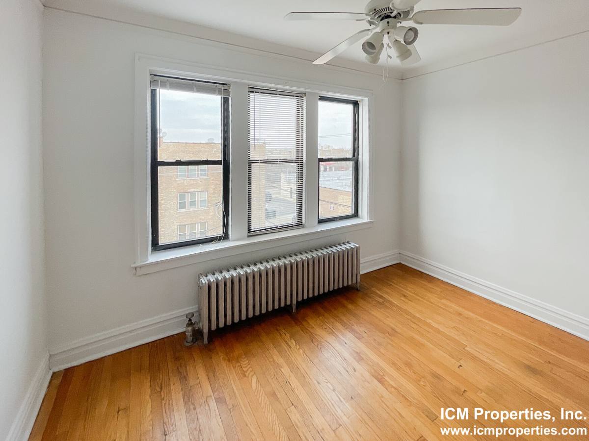 Apartment for rent at 2542 W Summerdale Ave #3R, Chicago, IL 60625