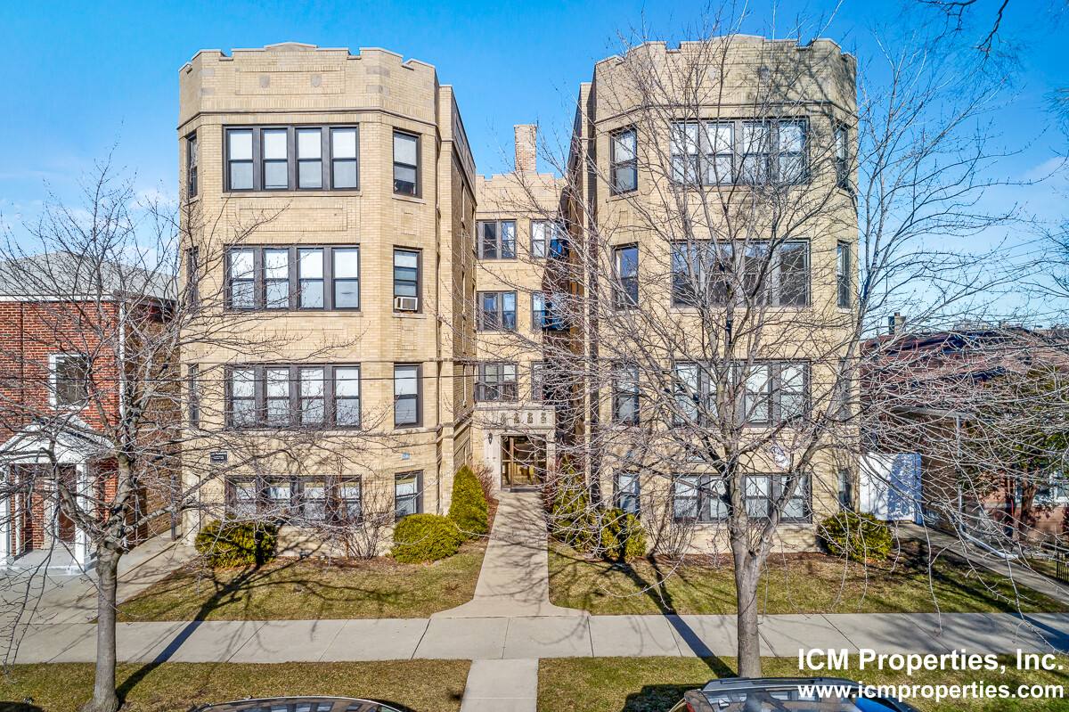 Apartment for rent at 2542 W Summerdale Ave #3R, Chicago, IL 60625
