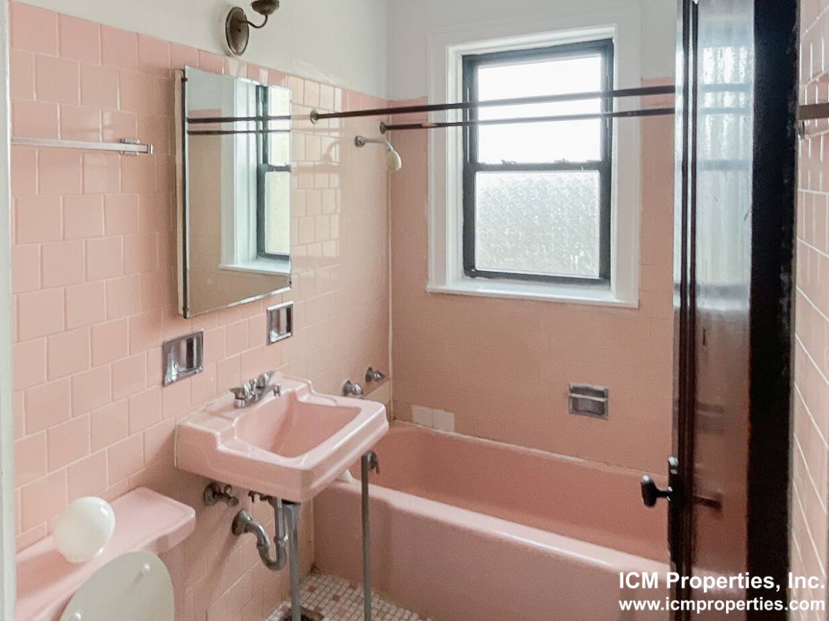 Apartment for rent at 2542 W Summerdale Ave #3R, Chicago, IL 60625