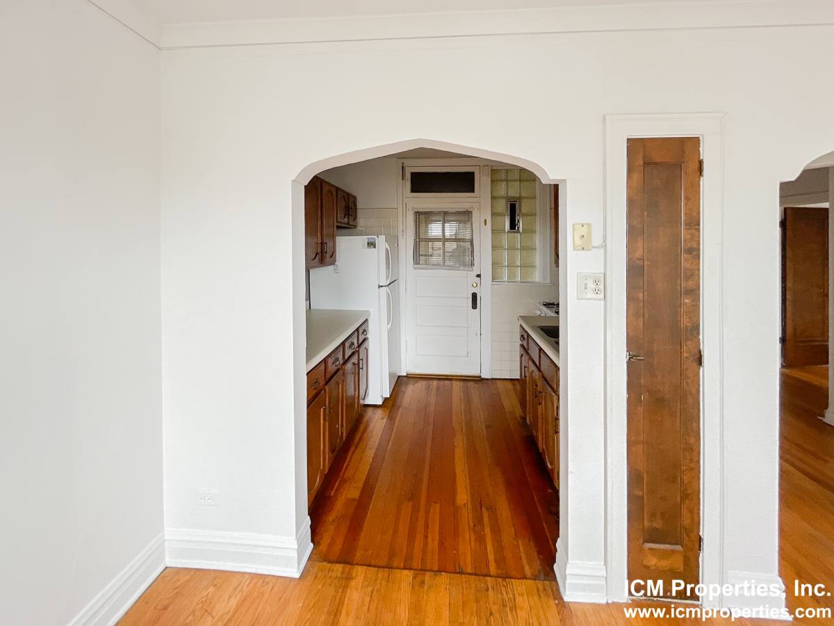 Apartment for rent at 2542 W Summerdale Ave #3R, Chicago, IL 60625