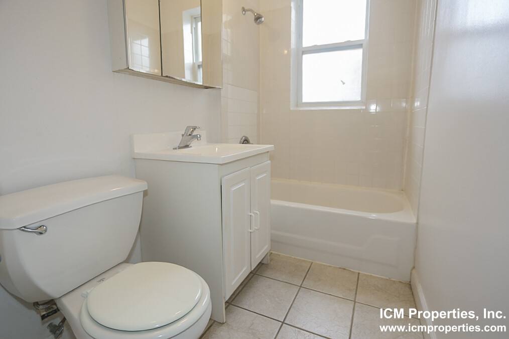 Apartment for rent at 3521 N Broadway St #1W, Chicago, IL 60657