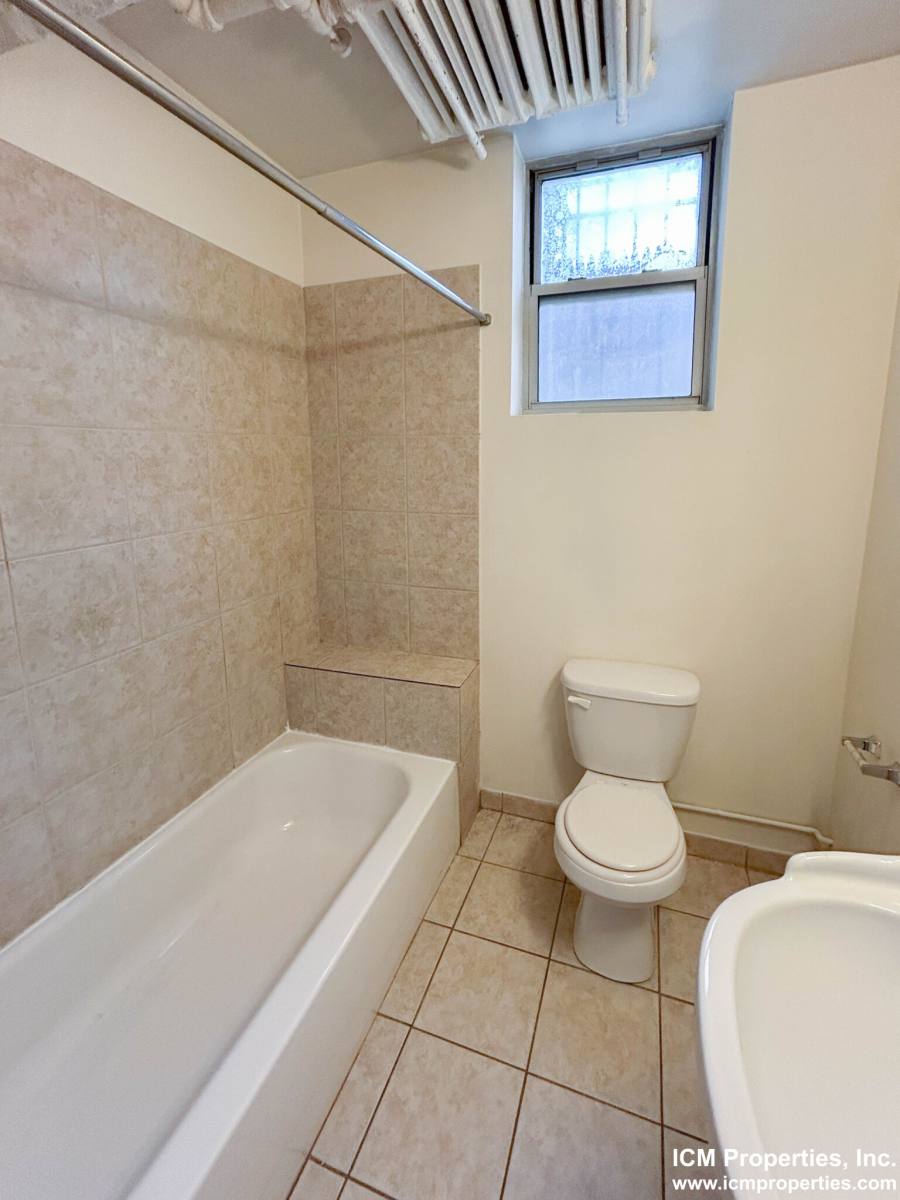 Apartment for rent at 1916 W Winona St #1926-G Re06, Chicago, IL 60640