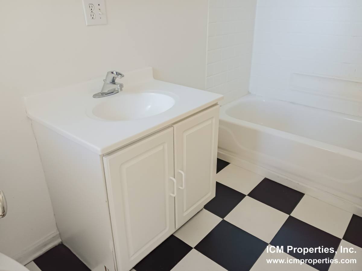Apartment for rent at 5100 N Winchester Ave #3, Chicago, IL 60640