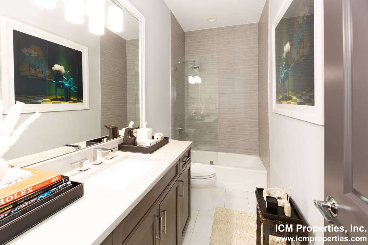 Apartment for rent at 1241 W Oakdale #1241-1E Nc15, Chicago, IL 60657