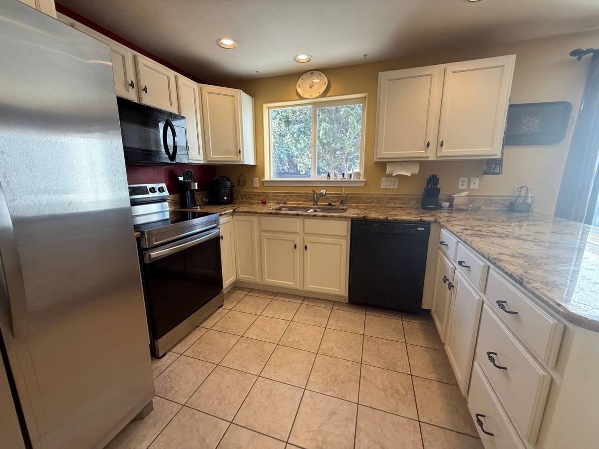 House for rent at 20997 Spinnaker St, Bend, OR 97701