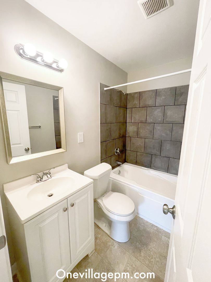 Apartment for rent at 905 Harris St, Burlington, NC 27217