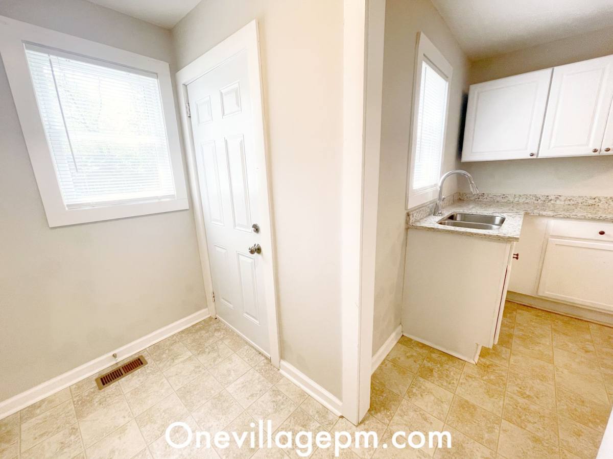 Apartment for rent at 905 Harris St, Burlington, NC 27217