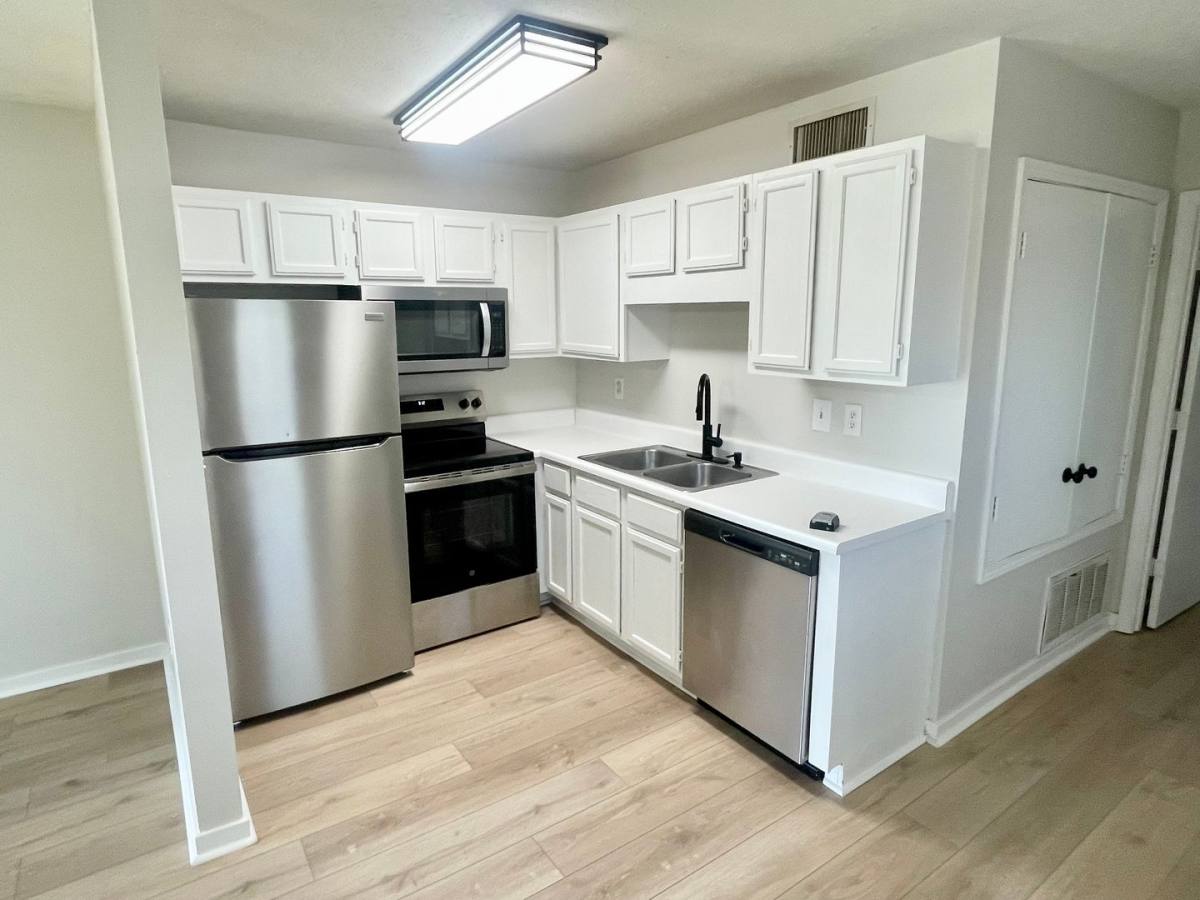 Apartment for rent at 1529 Oak St, Flowood, MS 39232