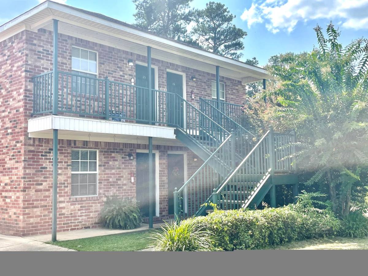 Apartment for rent at 1529 Oak St, Flowood, MS 39232