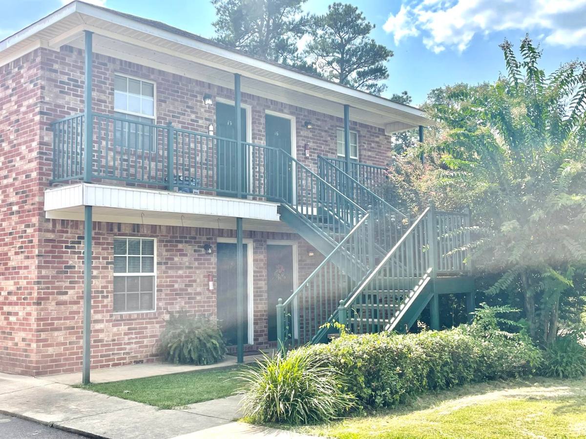 Apartment for rent at 1529 Oak St, Flowood, MS 39232