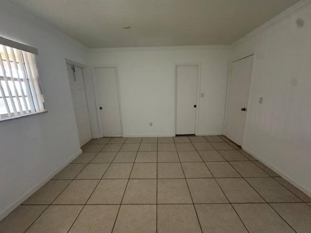 Apartment for rent at 555 S Luna Court, Hollywood, FL 33021