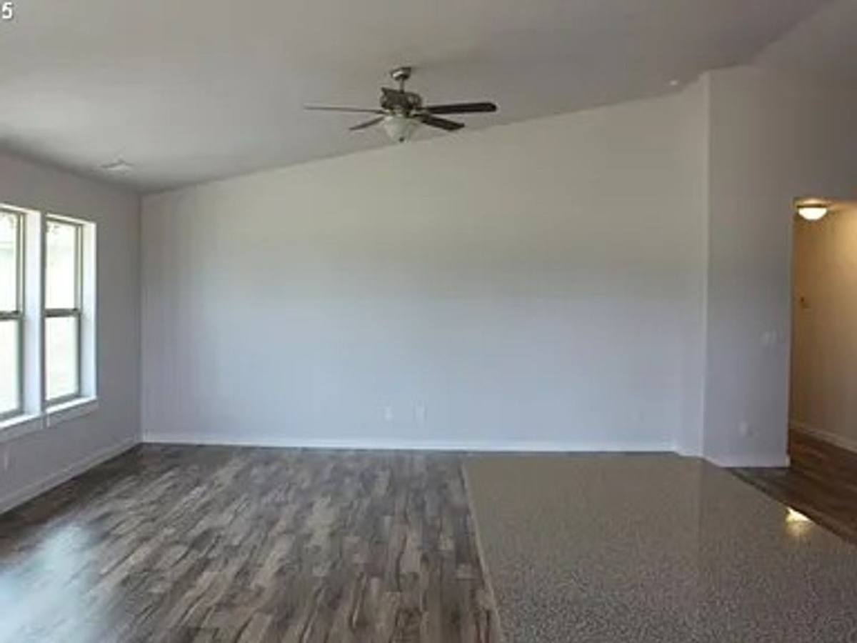 House for rent at 1530 W Basil St, Roseburg, OR 97471