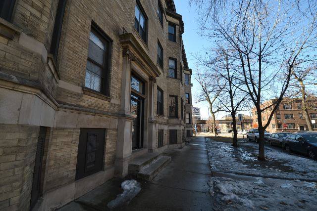 Apartment for rent at 923 Waveland #D4, Chicago, IL 60657