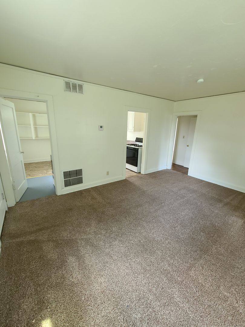 Apartment for rent at 1909-1913 N Madison, Junction City, KS 66441